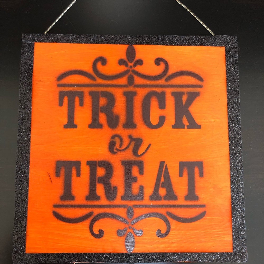 Halloween Sign - Picture 2 of 3